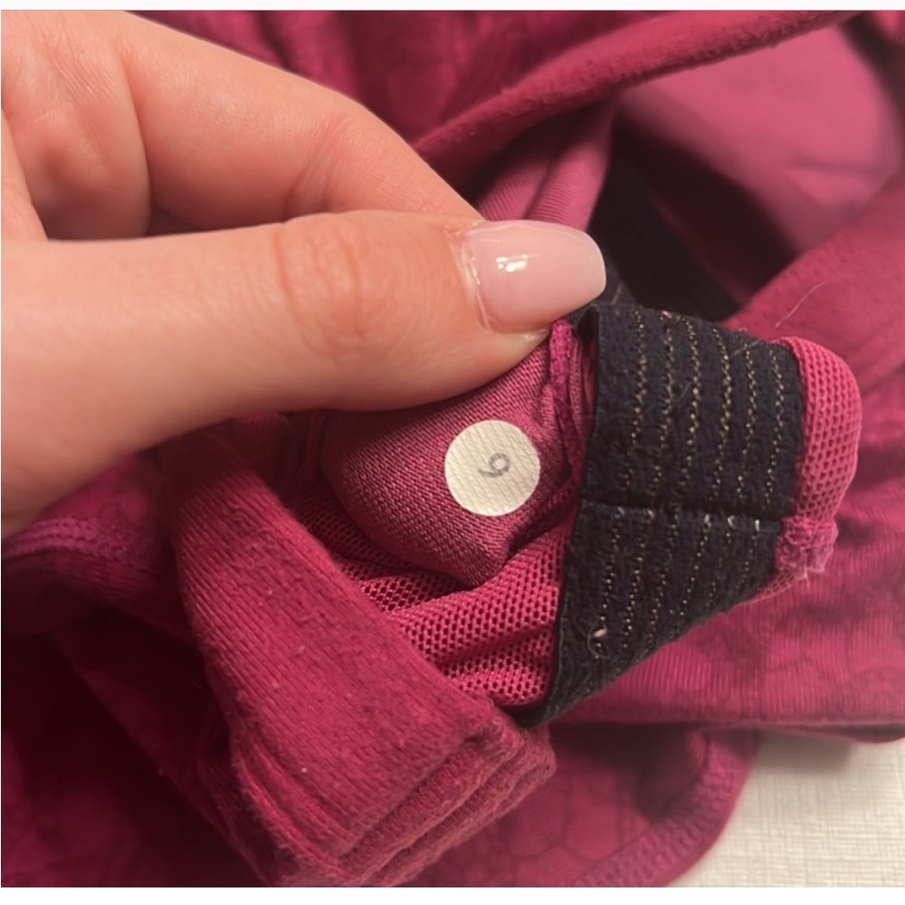 LULULEMON UJJAYI POWER Y TANK MESH
BACK INSERTION - Picture 6 of 10